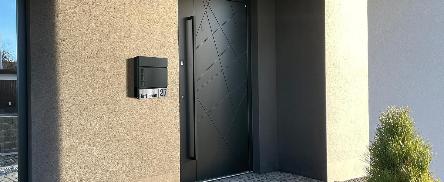 Поштова скринька Metzler Svena з нержавіючої сталі, RAL 9007 графітовий алюміній, з вікном, відділенням для газет, табличкою для імені та номера будинку. Розмір: 37x37x10.5 см