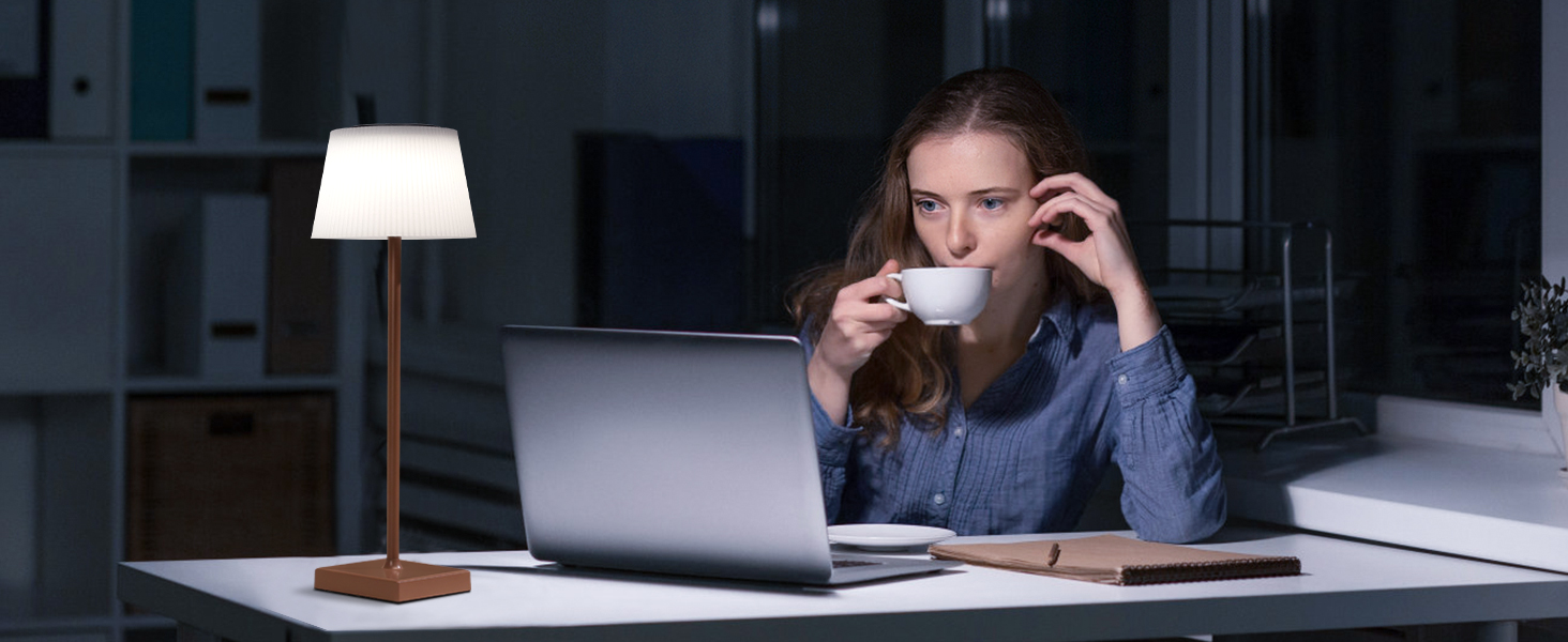 Світлодіодна настільна лампа Aigostar акумуляторна бездротова, з димером та 3 режимами кольору, водонепроникна IP54 для дому та саду (темно-коричнева)