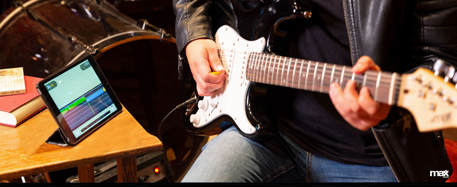 Електрогітара Max GigKit Strat Style 4/4 з підсилювачем 40W, аксесуарами та чохлом, чорна