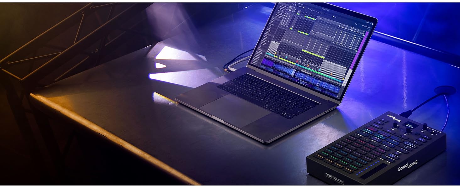 SoundSwitch Control One – Професійний контролер освітлення DMX для DJ з 3 місяцями доступу до програмного забезпечення SoundSwitch, підтримка DMX та Phillips Hue. Чорний колір
