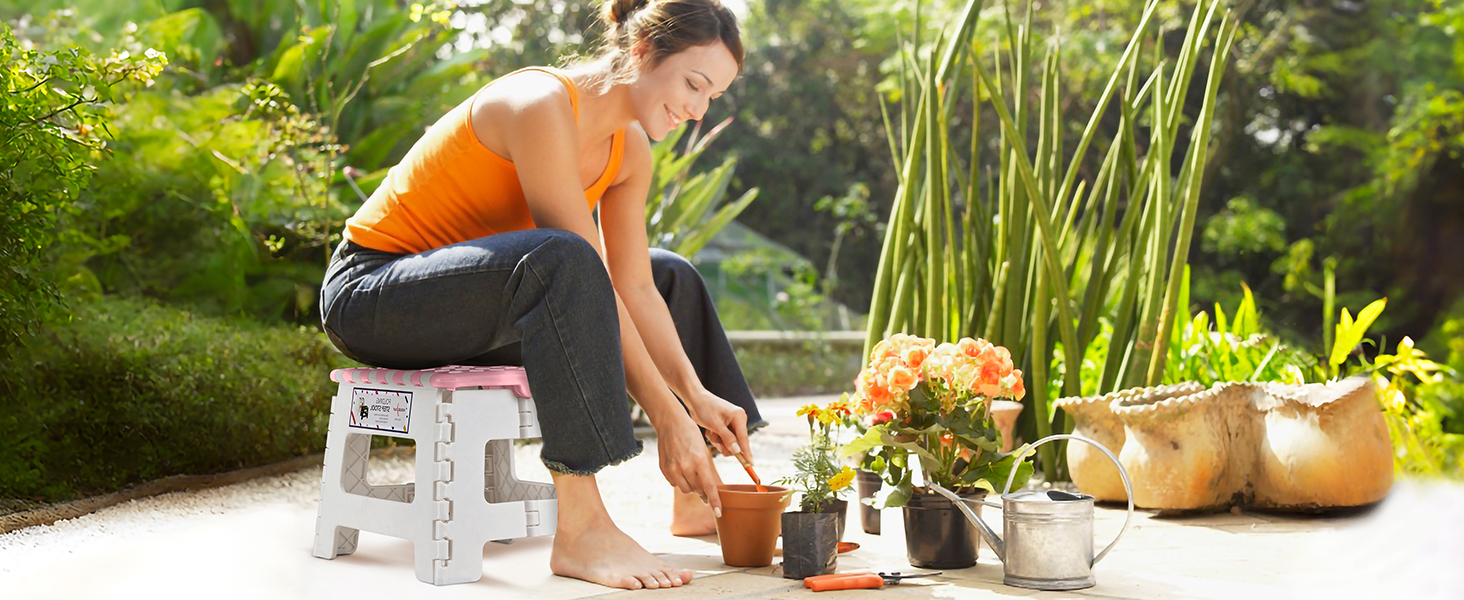 Складний табурет HOUSE DAY 22см, рожевий та білий. Стабільний, легкий, з антиковзким покриттям. Ідеально для дітей, ванної кімнати, кемпінгу, пікніка та дому.