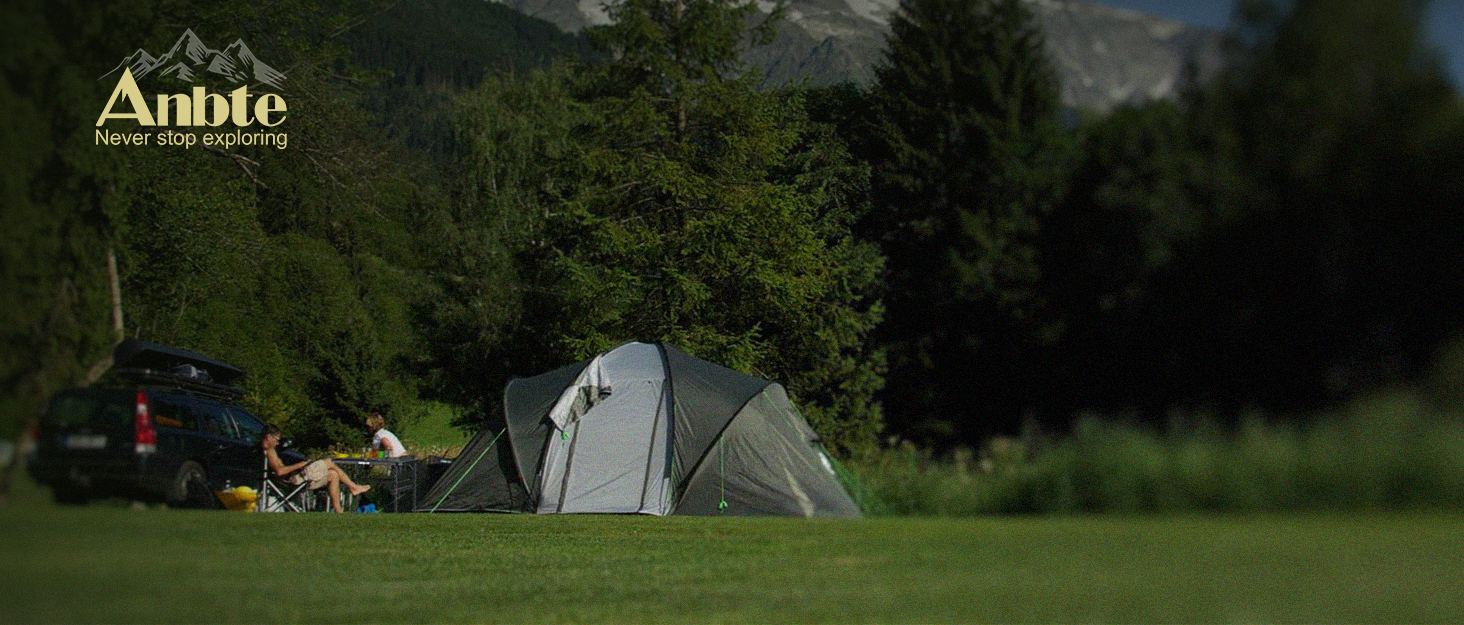 Складний алюмінієвий стіл для кемпінгу Anbte 67x58 см, регульована висота (44/70 см), вантажопідйомність до 150 кг, з сумкою для зберігання