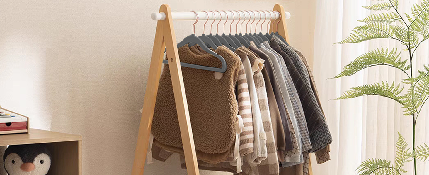 32 шт. велюрові вішалки для дитячого одягу Stormix, 28 см, сірі, з антиковзким покриттям та гачками рожевого золота