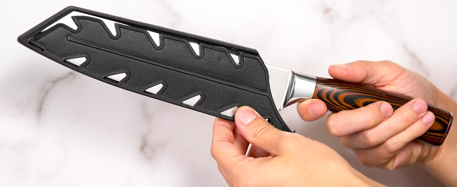 Японський ніж Kiritsuke від URUMAH: професійний ніж шеф-кухаря з високоякісної сталі 7CR17MoV з дерев'яною ручкою. У подарунковій коробці з захистом леза.