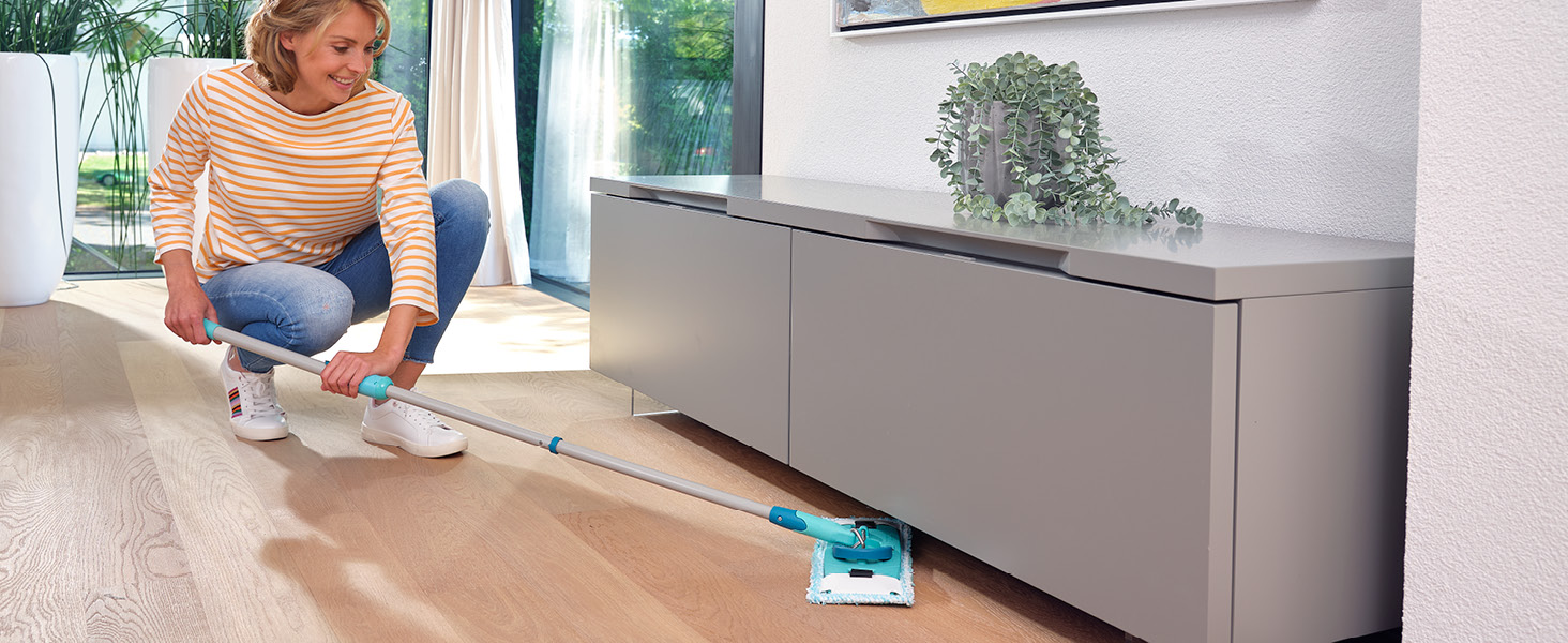 Leifheit CLEAN Twist M Ergo 2.0 – набір для прибирання: плоска швабра з мікрофібри для вологого догляду за паркетом, ламінатом і дерев'яною підлогою, система віджиму, Click-System, насадка Supersoft