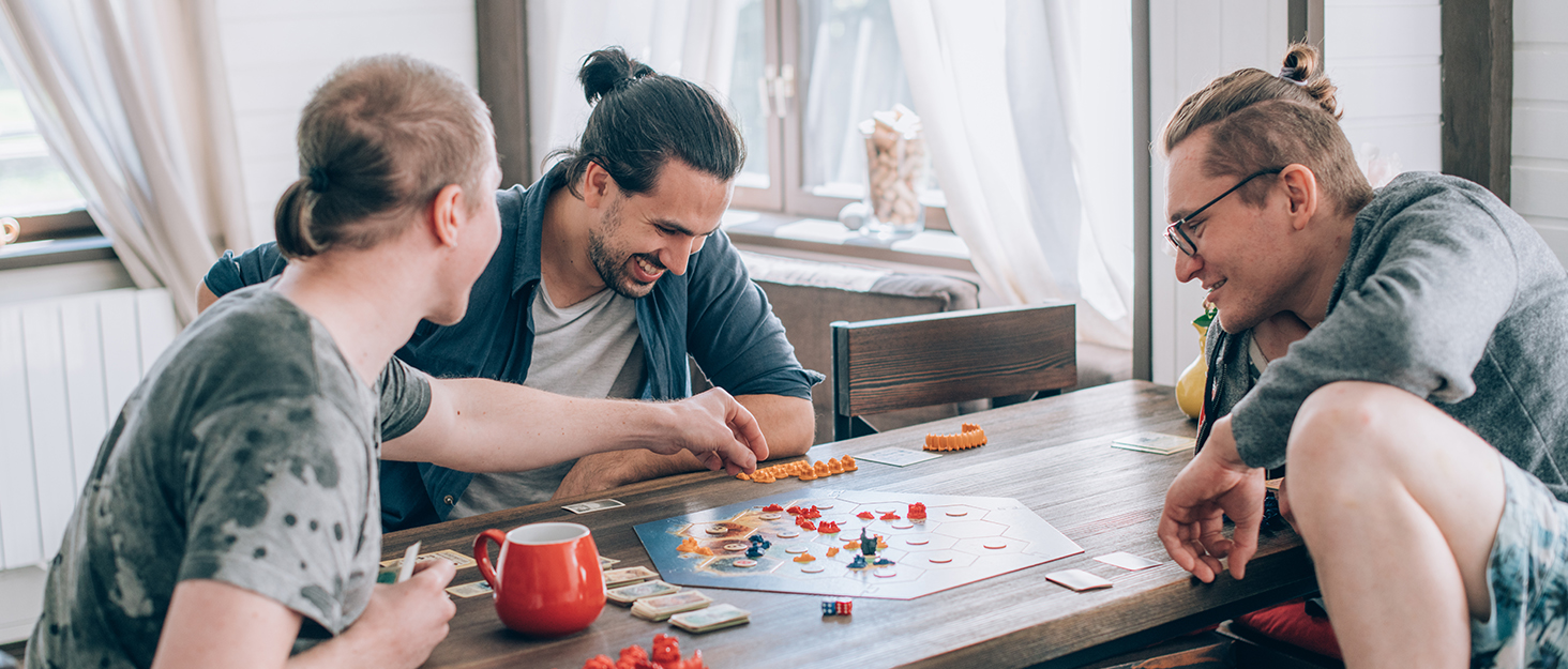 Скрипка HOMCOM 4/4 повного розміру з аксесуарами: футляр, тюнер, підставка, стрічка, каніфоль, запасні струни та ганчірка. Корпус з ялини та клену