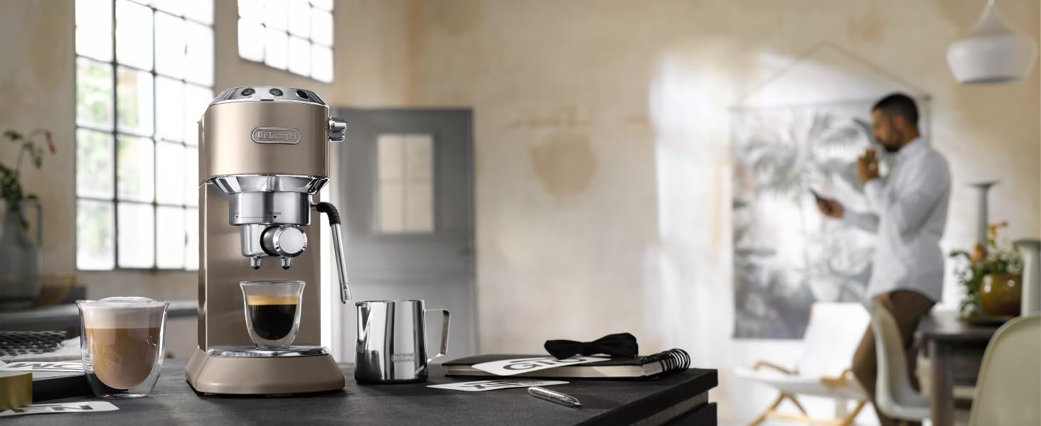 Еспресо-машина De'Longhi Style EC 685.B Dedica + Kit Barista: компактна, з професійним капучинатором, для кави та ESE-капсул