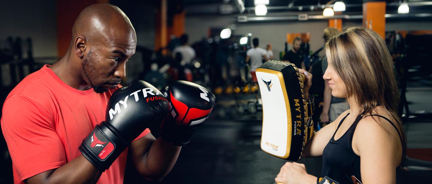 Боксерські рукавички MyTra Fusion 10oz, 12oz, 14oz, 16oz для MMA, боксу, спарингу, муай-тай, кікбоксингу (чорний/золотий)
