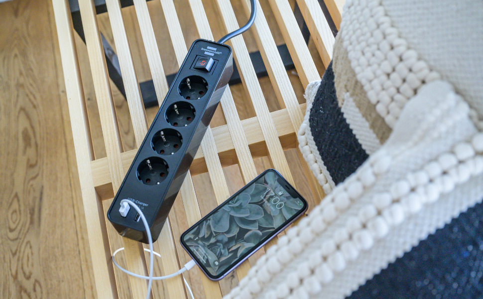 Брененштуль Ecolor Розподільник розеток на 4 розетки з USB-зарядкою (чорний) з вимикачем та кабелем 1.5м