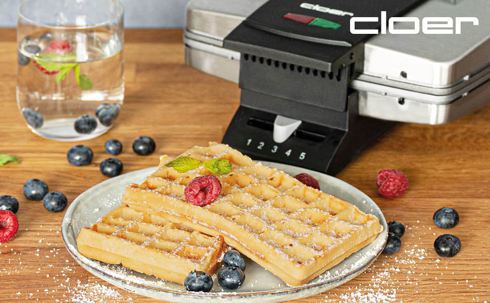Вафельниця Cloer 1445 для приготування традиційних бельгійських вафель, 930 Вт, індикатор, корпус з матованої нержавіючої сталі, розмір вафель 7x4 см