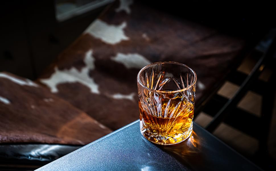 Набір для віскі Rocks: 6 гранітних каменів, 2 склянки, дерев'яний піднос, подарункова коробка з фольгою