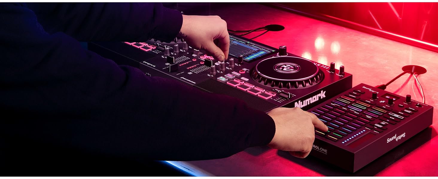 SoundSwitch Control One – Професійний контролер освітлення DMX для DJ з 3 місяцями доступу до програмного забезпечення SoundSwitch, підтримка DMX та Phillips Hue. Чорний колір