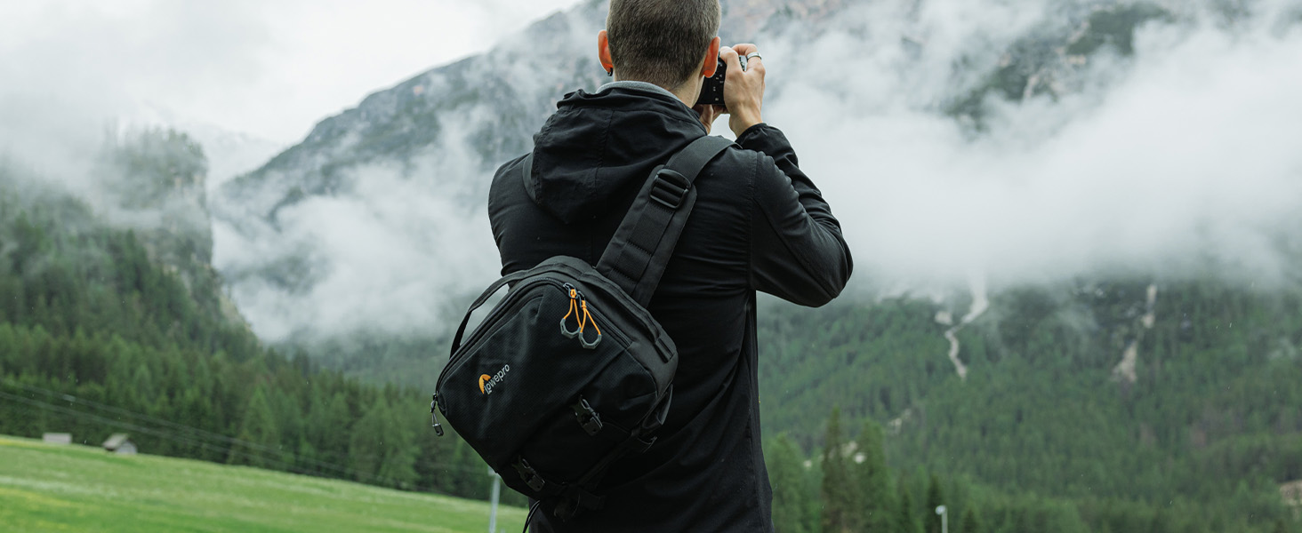 Рюкзак для камери Lowepro Trekker Lite BP 250, чорний: для бездзеркальних камер, з винімним вкладишем, з системою кріплення аксесуарів