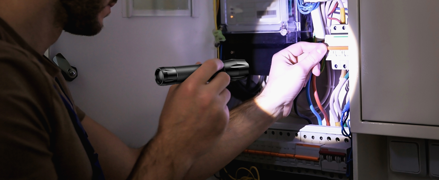 LED ліхтарик Blukar: надпотужний, з зумом, 5 режимів, водонепроникний IPX6, для кемпінгу, риболовлі та активного відпочинку