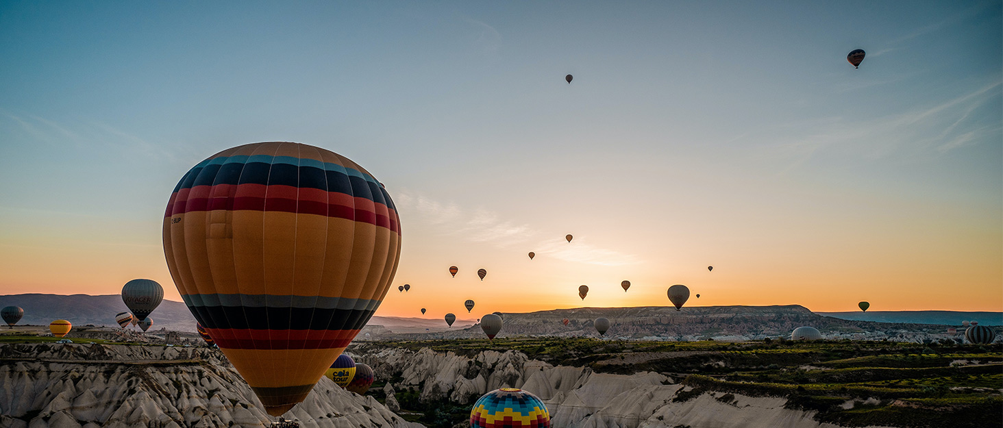 Чоловічий наручний годинник OLEVS класичний кварцовий, водонепроникний, зі сталевим ремінцем та індикатором дати, чорний із золотом