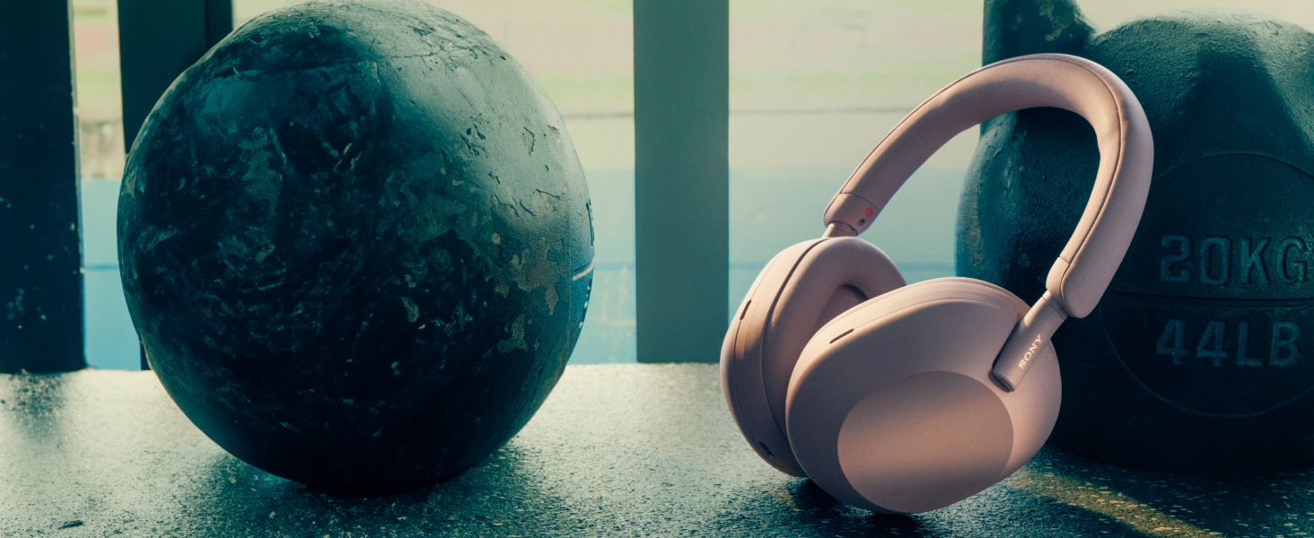 Навушники Sony WH-1000XM5 з шумозаглушенням, Bluetooth, чорні - преміум якість, Hi-Res Audio, до 30 год роботи, з кейсом