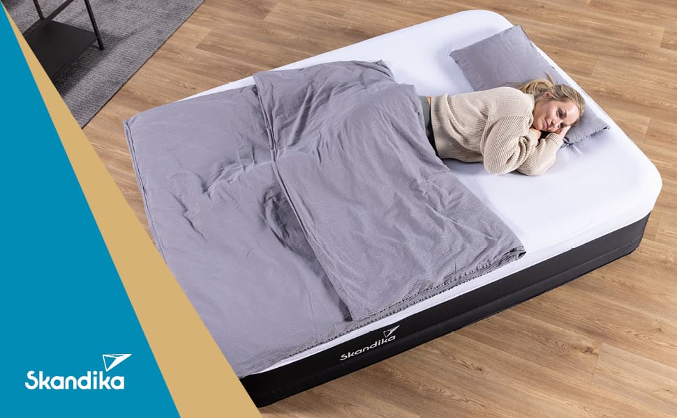 Надувна повітряна матрац Skandika Sveja | Матрац для кемпінгу, самонадувний з насосом, 204 x 151 x 43 см, вантажопідйомність 300 кг, сумка для перенесення | Матраци, намети, кемпінг (2 особи, мережевий адаптер & Smart Air)