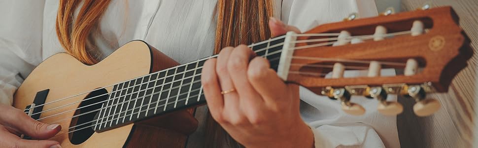 Гіталеле Yamaha GL1 з сумкою - гібрид гітари та укулеле, 70 см, 6 струн (нейлон/метал)