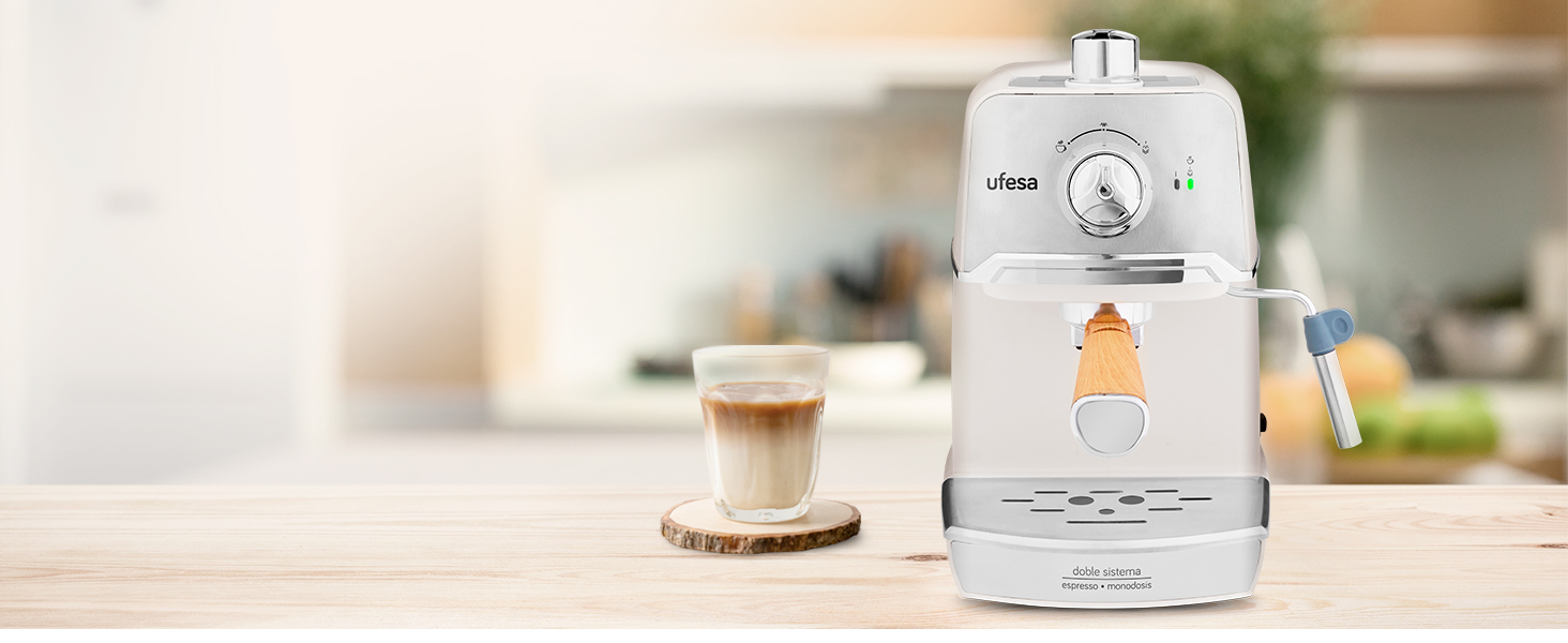 Кавоварка Ufesa C7238 Cream з мілкфротером, 20 Бар, компактна, класичний дизайн, біла, для еспресо та капучино