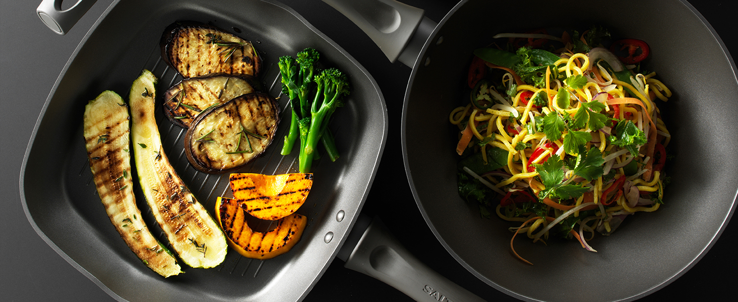 Набір електричних мельниць для солі та перцю Salter – зручне управління однією рукою, керамічний млин, регульований ступінь помелу, м'яке покриття, підсвічений цоколь (Cosmos Grey)