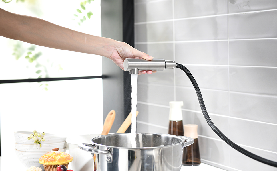 Кухонний змішувач AIMADI висувний чорного кольору з 3-ма режимами, душовою насадкою, шлангом 38 см, однорідний змішувач для холодної та гарячої води, підходить для раковини та кухонного острова. Змішувач для кухні з водоспадом, чорний (з матовою обробкою)