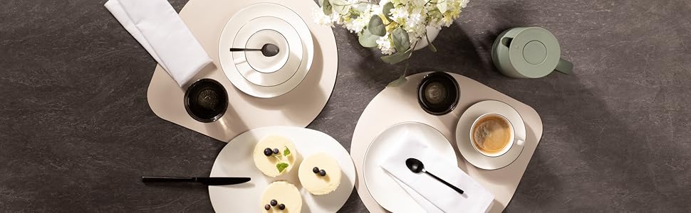 Сервіз для кави на 6 осіб з порцеляни, 18 предметів: 6 тарілок для десерту, 6 чашок, 6 підставок. Білий з чорним обідком.