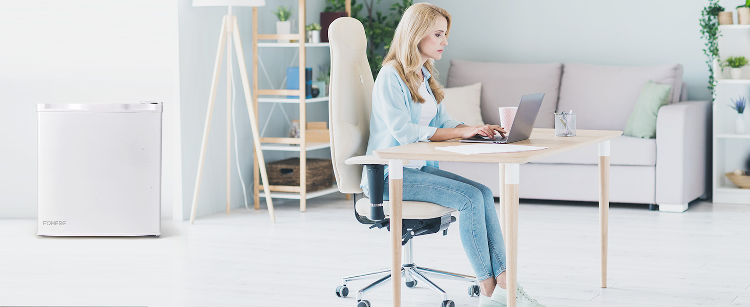 Міні холодильник FOHERE 46L з відділенням для льоду | Компактний холодильник з регулюванням температури, енергозберігаючий, тихий | Ідеальний для офісу, кемпінгу та геймінгу | Змінний бік відкривання дверцят | Білий