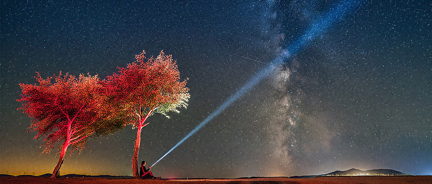 Ліхтар LED VASTFIRE 500000 люменів, тактичний, водонепроникний IP67, з LCD дисплеєм та магнітом, 30W, чорний