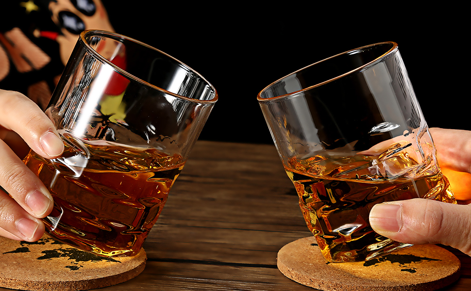 Набір віскі: декантик у формі бомби та 2 келихи з дерев'яною підставкою - для скотчу, бурбону, лікеру. Подарунок для чоловіків, батька, чоловіка, друга на ювілей, день народження