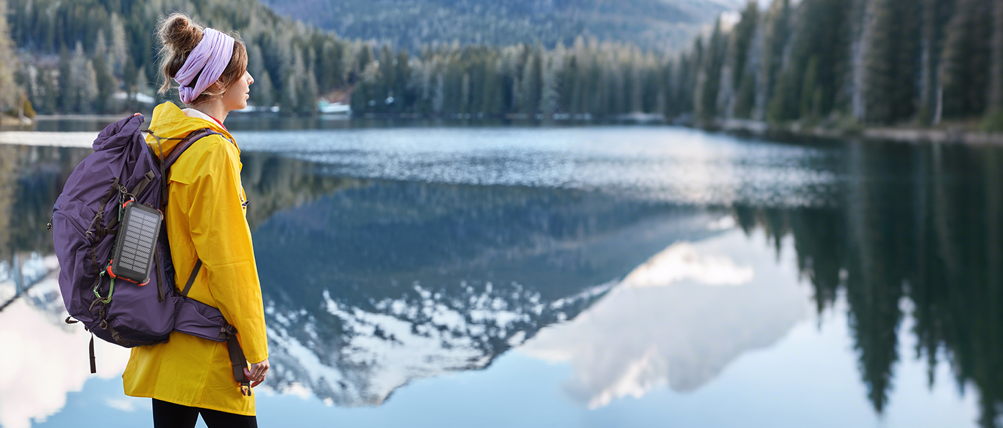 Powerbank Solar 26800mAh з USB-C, 5 виходів, водонепроникний, з карабіном та ліхтариком, для кемпінгу, телефонів та планшетів (блакитний)