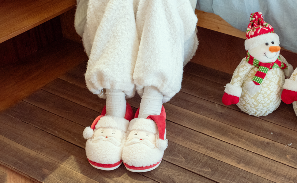 Тапочки домішки жіночі чоловічі зимові - Теплі плюшеві тапочки з меморі-піною та штучним хутром, антиковзкі тапочки для дому/на вулицю, зручні сліпони для всієї родини (обгортка Санта Клауса на п'яті, 39/40 EU)