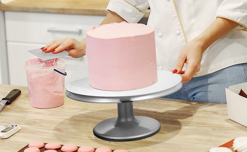 Кінзіндер: Поворотна платформа для тортів, вертушка для декорування з підставками, шпателі, гребінці, підставки для випічки