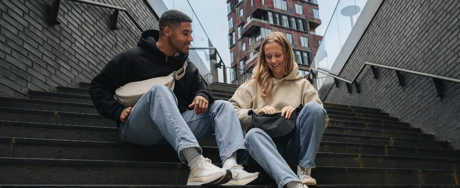 Сумка через плече LARKSON Solveig Medium бежева - Містка напівмісяць, водонепроникна (6.5 л)