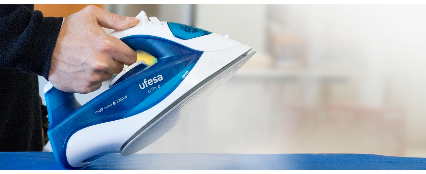Праска Ufesa Activa Dampfbügeleisen PV1500C: керамічна підошва, 2200 Вт, максимальний паровий удар 100 г, постійна подача пари 25 г/хв, антикапання, білий/блакитний колір