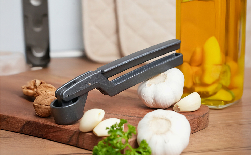 Прес для часнику Westmark Novapress Black Edition з алюмінію, прес для цибулі та імбиру