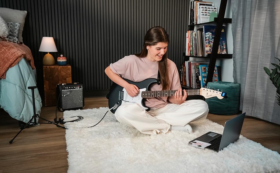 Струмогітара Squier Debut Stratocaster з палісандровим гриф, біле пікгард, чорний колір SSS