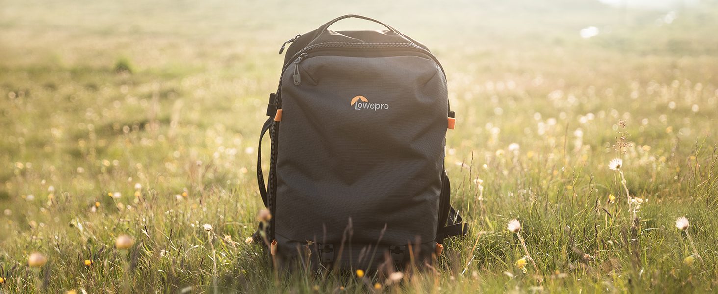 Рюкзак для камери Lowepro Trekker Lite BP 250, чорний: для бездзеркальних камер, з винімним вкладишем, з системою кріплення аксесуарів