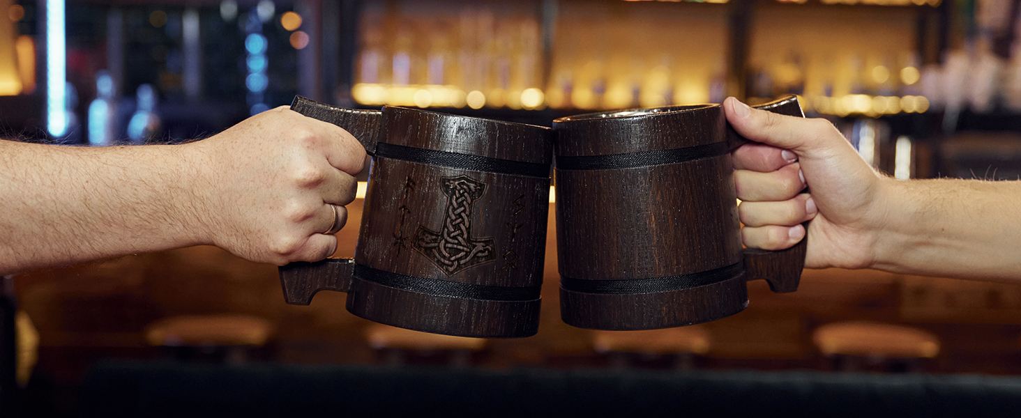 Дерев'яний кубок Wikinger 0.6 л з дуба, коричневий - середньовічний кубок для пива, кружка, глечик з гравіюванням молота Тора, рунами. Ідеальний подарунок для любителів пива, дерев'яний кубок, Валентин, подарунок для чоловіків, ретро, коричневий