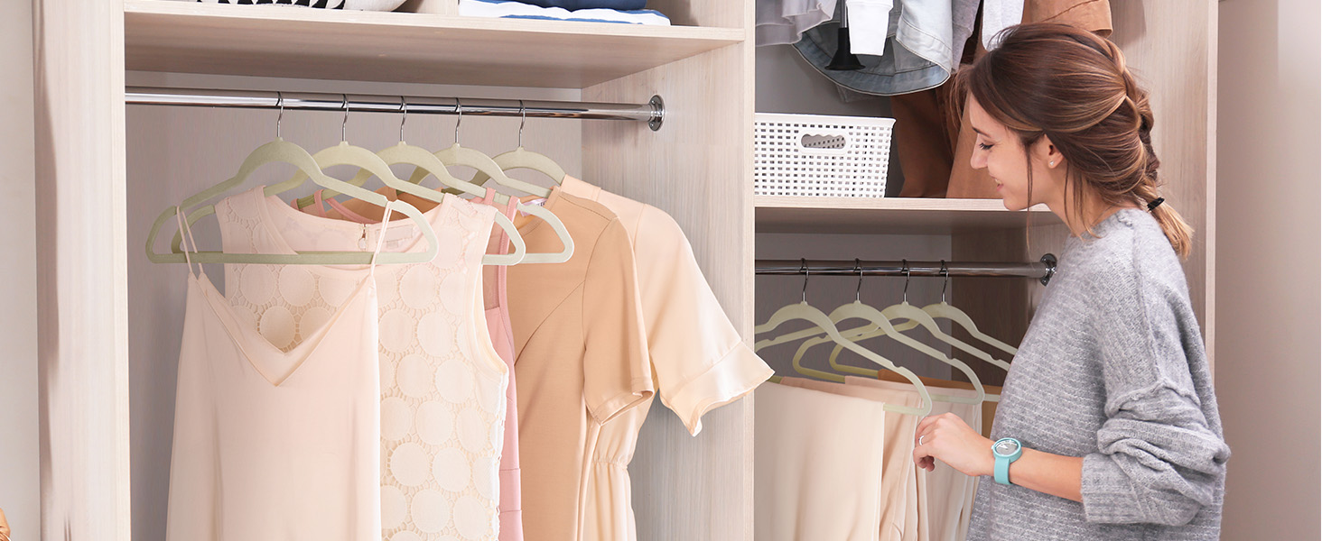 Набір вешалок для одягу HOUSE DAY, 50 шт., велюрова поверхня, нековзкі, обертаються на 360°, для сорочок, костюмів, пальто, светрів, штанів, білі