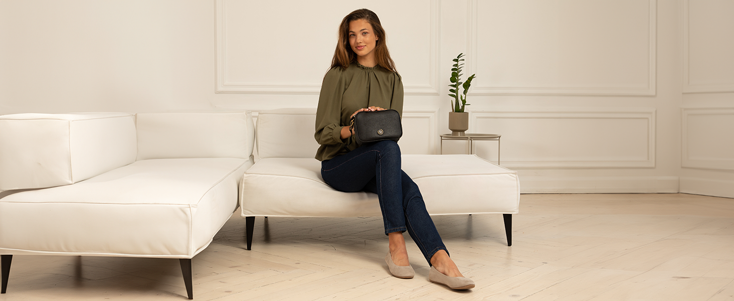 Сумка на пояс Bugatti Almata White - біла, оригінальна