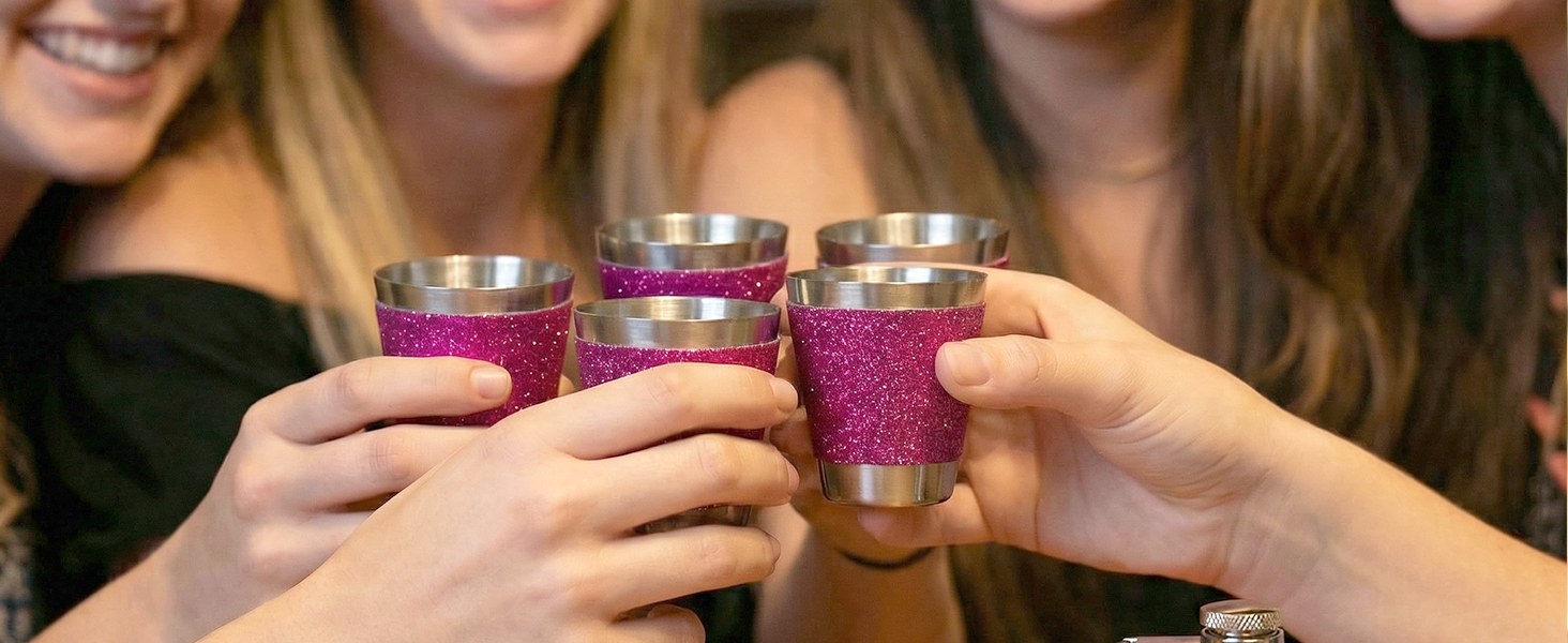 Персоналізований набір фляг 8oz з гравіюванням – фляга з нержавіючої сталі, 4 склянки, воронка та подарункова коробка для дружків, подарунок на весілля для чоловіків та жінок (Рожевий)