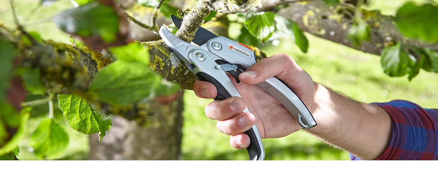 Секатор Gardena B+/L із алюмінієвими ручками, преміум байпас для гілок до 24 мм, змінне лезо