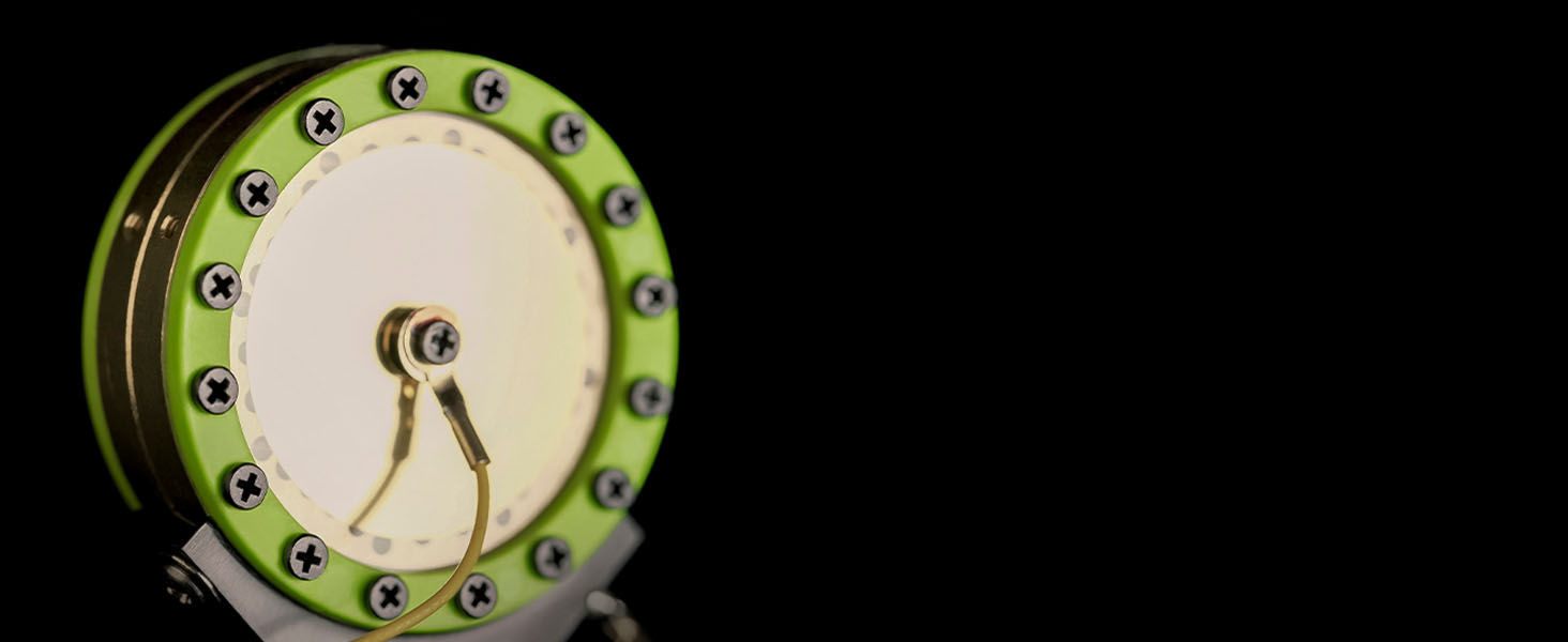 LCT 440 Pure - XLR конденсаторний мікрофон з 1' капсулою: ідеальний для вокалу, інструментів, подкастів та стрімінгу. У комплекті: мікрофонна павутина, поп-фільтр, вітрозахист та транспортна сумка.