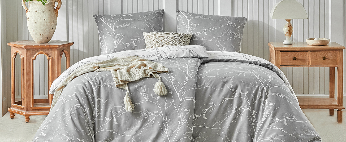 Постільна ковдра Lekesky 135x200 4-х частинна - 2 наволочки 135x200 см + 2 наволочки 80x80 см, квітковий принт, сірий поліестер мікрофібра з блискавкою, гілки сірий/білий