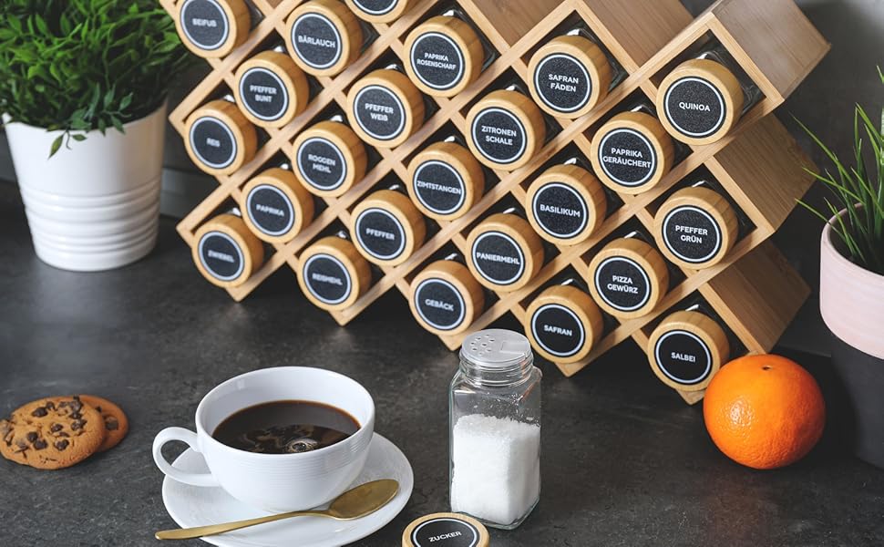 Стильна бамбукова полиця для спецій Adabor - органайзер з 27 скляними баночками, кришками та 144 етикетками