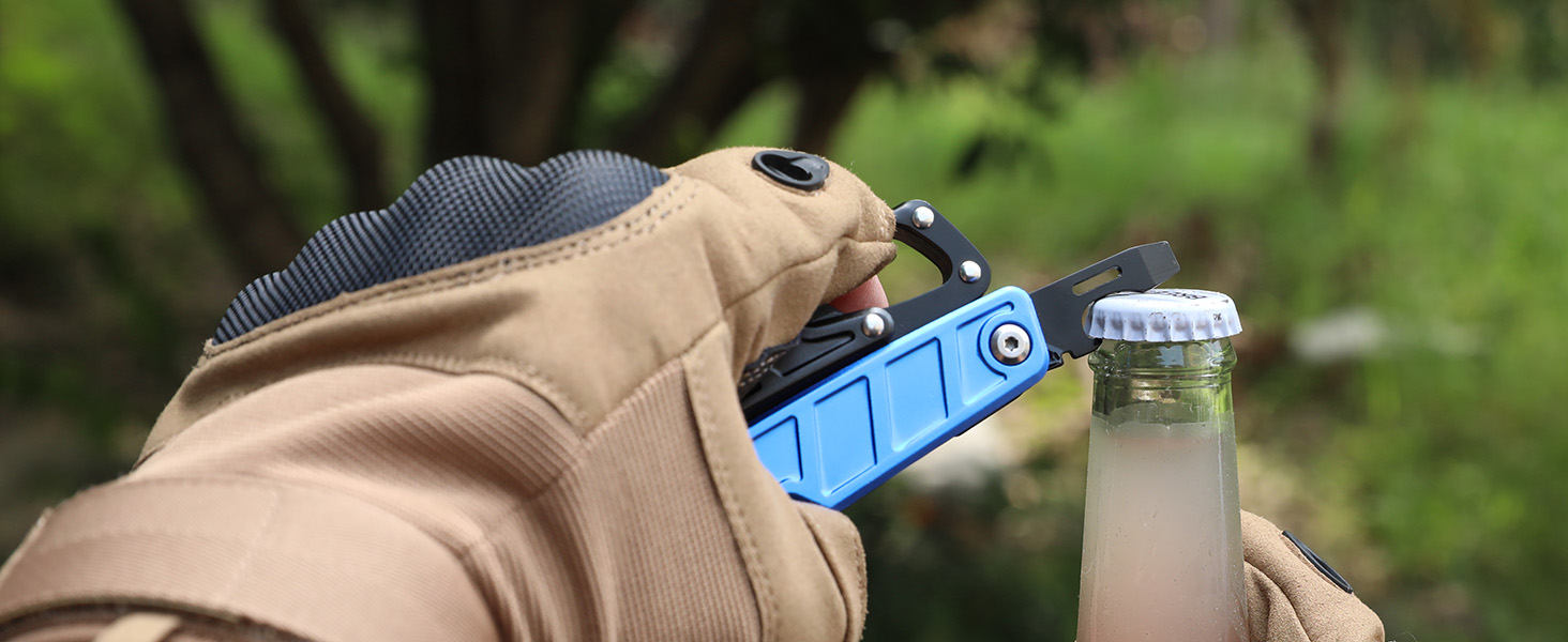 Мультитул WORKPRO 11-в-1: мультиінструмент з нержавіючої сталі з карабіном, плоскогубцями, інструментом для обрізки кабелю, відкривачем пляшок, викрутками. Підходить для активного відпочинку та повсякденного використання. У комплекті – зручна сумка.