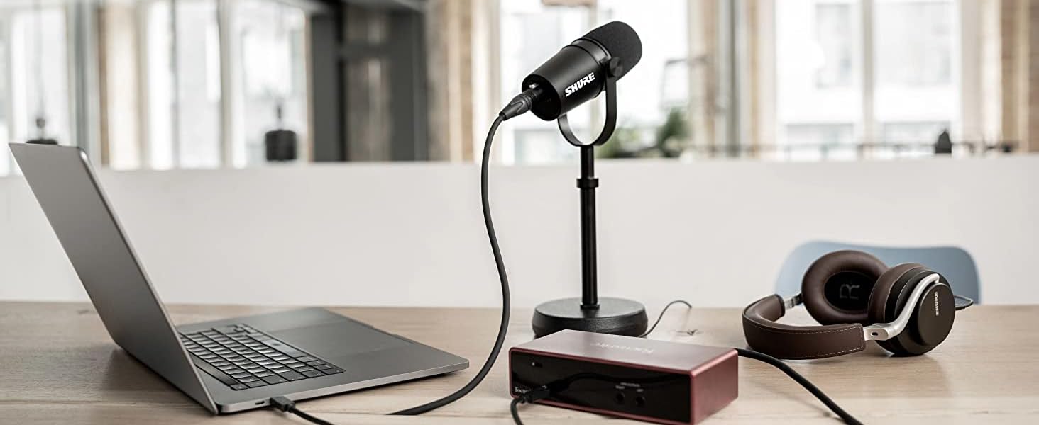 Мікрофон Shure MV7X XLR – Динамічний мікрофон для подкастів та вокалу, з технологією ізоляції звуку, чорний