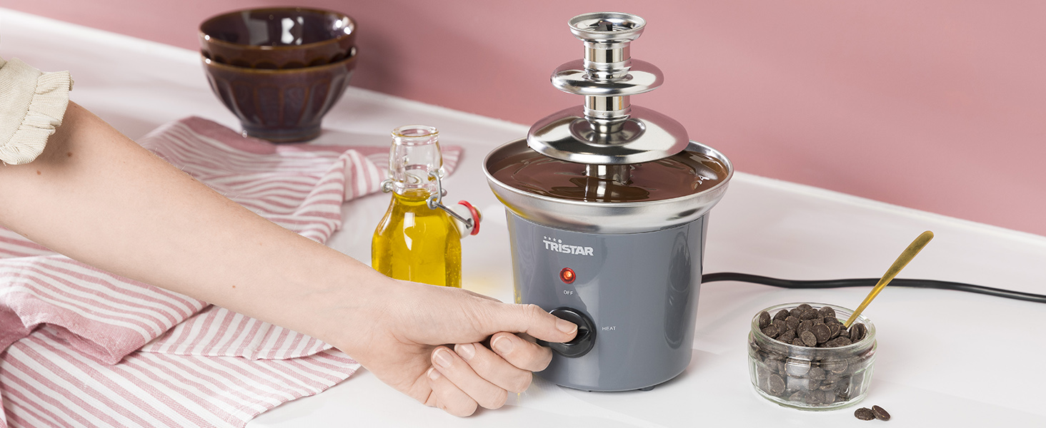 Шоколадний фонтан Tristar CF-1603 з нержавіючої сталі, 3 рівні, 0,4 л, функція підігріву, 32 Вт