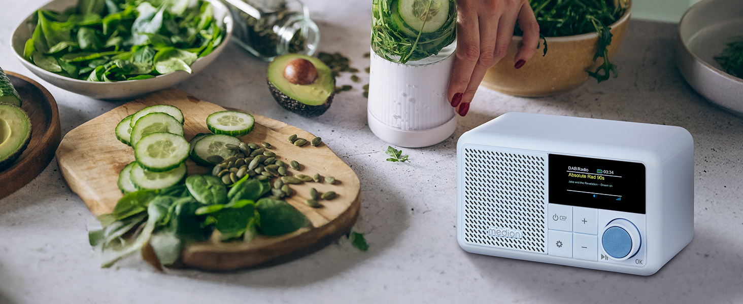 MEDION S66822 Портативне міні-радіо DAB+ з Bluetooth, акумулятор до 6,5 годин, кольоровий дисплей, телескопічна антена, таймер сну, будильник, AUX, USB-C, зелений (блакитний)