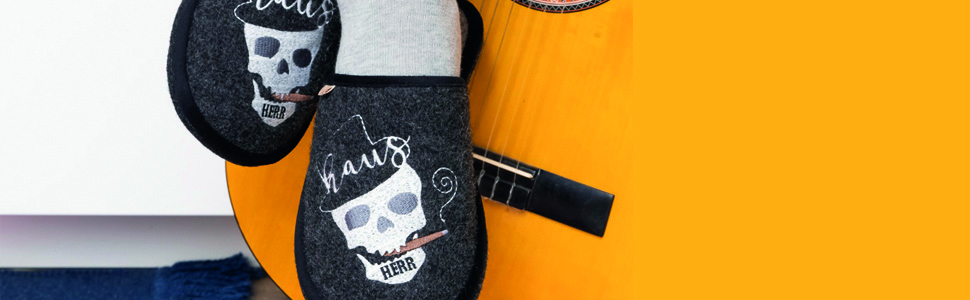 Тапочки з повсті Adelheid Hausherr - виготовлені в Португалії, подарункова коробка, Rockabilly, розмір 44/45 EU, Чорний колір